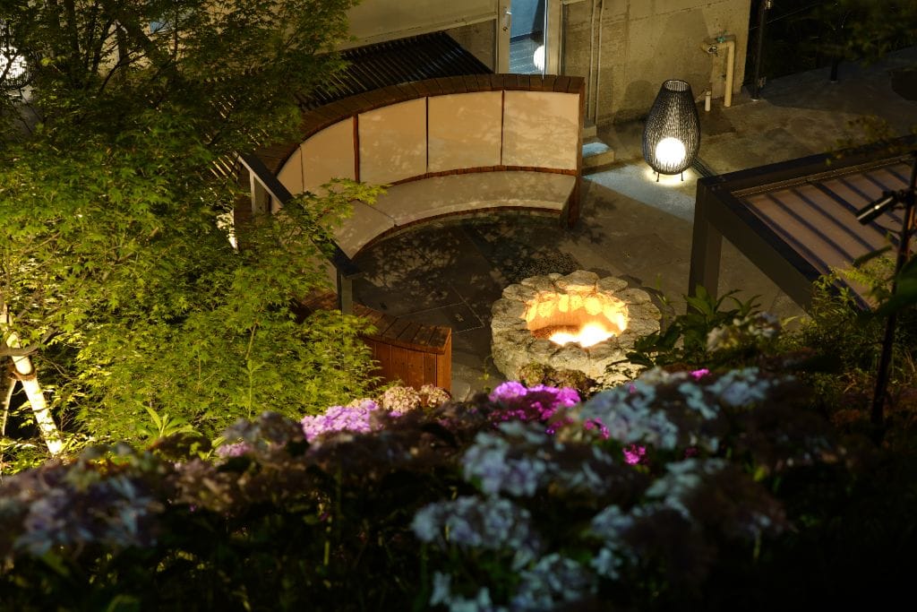 夜の庭園