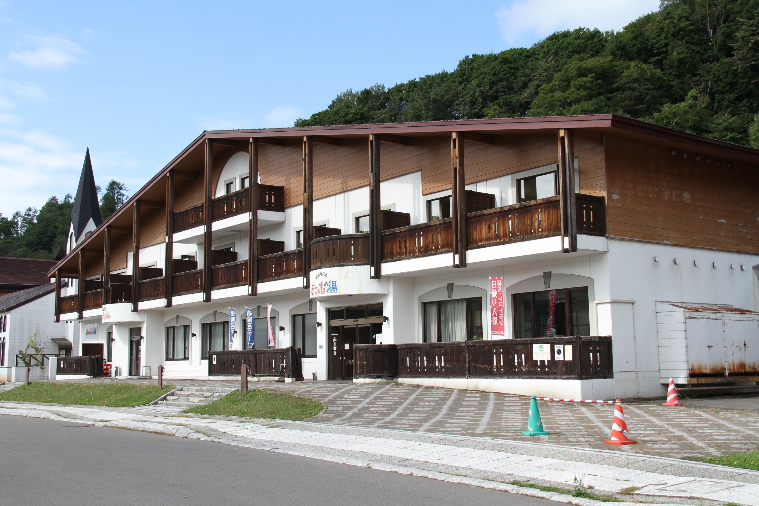 チロルの湯外観