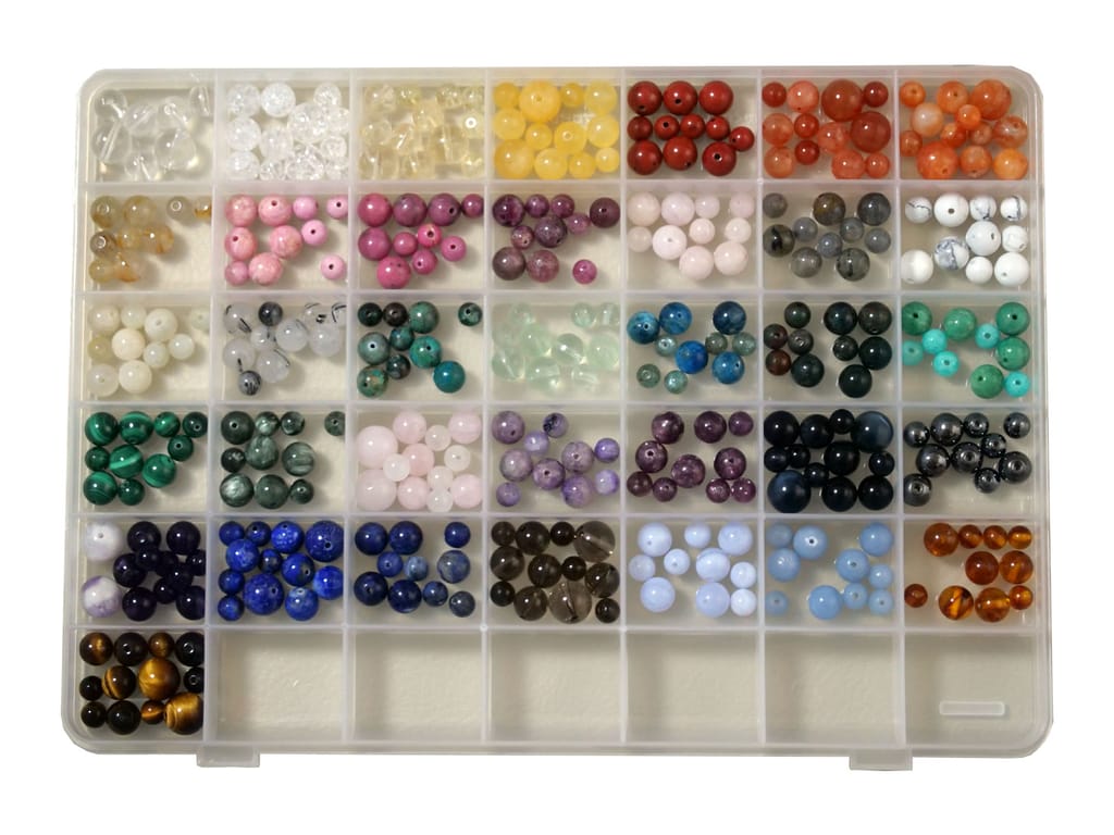 パワーストーン講座の教材キットに含まれる36種類の天然石ビーズ