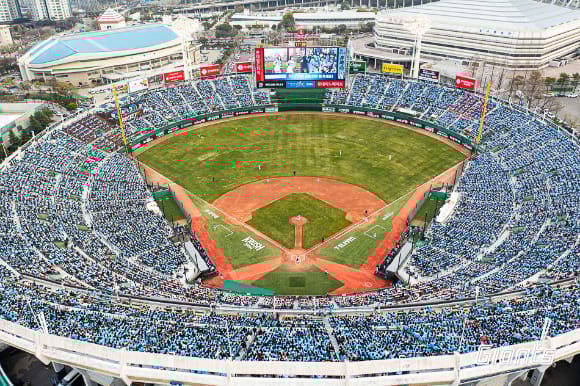 사직야구장 관중 응원 모습